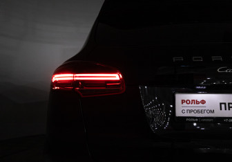 Подержанный автомобиль Porsche Cayenne 2015 года (31 фото)