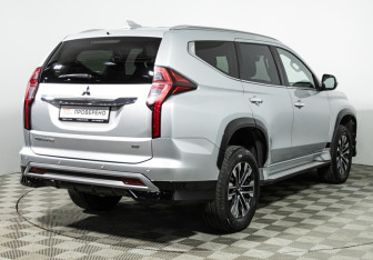 Подержанный автомобиль Mitsubishi Pajero Sport 2021 года (5 фото)