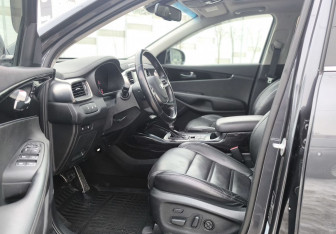 Подержанный автомобиль Kia Sorento 2018 года (13 фото)