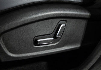 Подержанный автомобиль Geely Atlas 2023 года (18 фото)