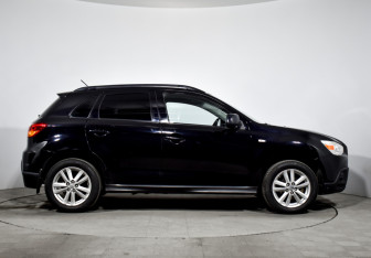 Подержанный автомобиль Mitsubishi ASX 2011 года (4 фото)
