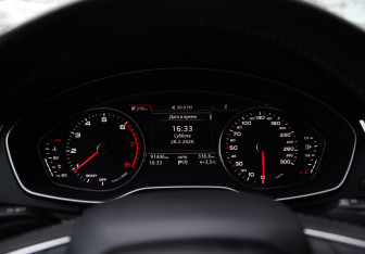 Подержанный автомобиль Audi Q5 2019 года (14 фото)