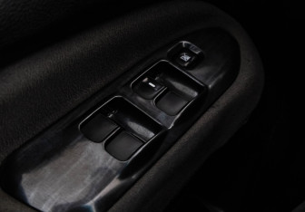 Подержанный автомобиль Mitsubishi Lancer Wagon 2004 года (13 фото)