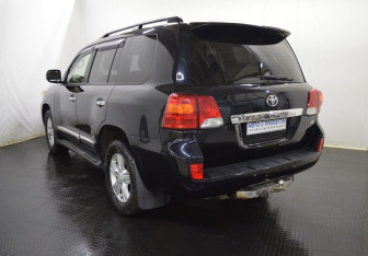 Подержанный автомобиль Toyota Land Cruiser Suv 2012 года (6 фото)