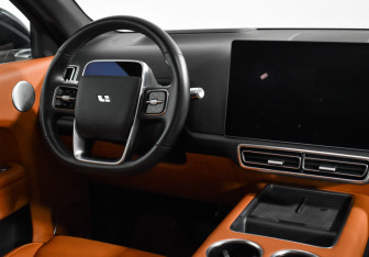 Подержанный автомобиль LiXiang L9 2023 года (21 фото)