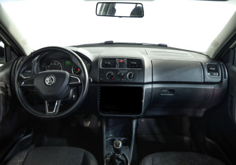 Подержанный автомобиль Skoda Fabia Hatchback 2013 года (8 фото)