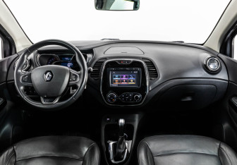 Подержанный автомобиль Renault Kaptur 2017 года (10 фото)