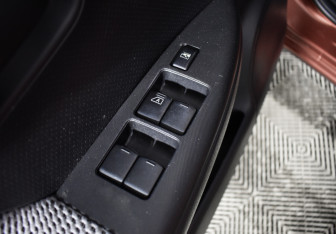 Подержанный автомобиль Nissan Note 2007 года (13 фото)