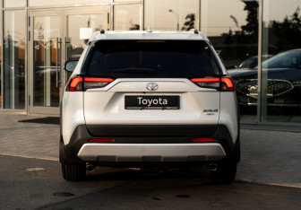 Новый Toyota RAV4 2025 (8 фото)