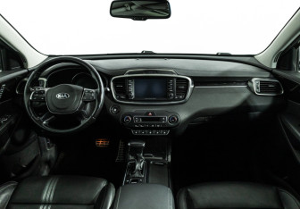 Подержанный автомобиль Kia Sorento 2018 года (13 фото)