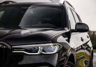 Подержанный автомобиль BMW X7 2020 года (2 фото)
