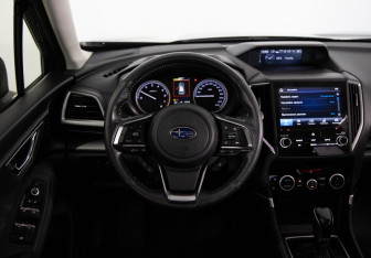 Подержанный автомобиль Subaru Forester Suv 2019 года (10 фото)