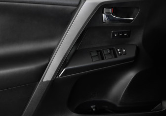 Подержанный автомобиль Toyota RAV4 2016 года (23 фото)