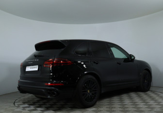 Подержанный автомобиль Porsche Cayenne 2016 года (5 фото)