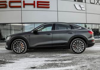 Подержанный автомобиль Audi e-tron Sportback 2021 года (10 фото)