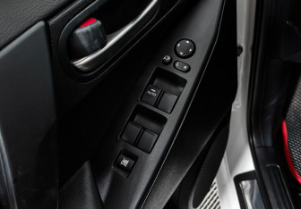 Подержанный автомобиль Mazda 3 Sedan 2011 года (10 фото)