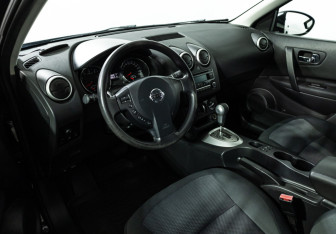 Подержанный автомобиль Nissan Qashqai 2013 года (11 фото)