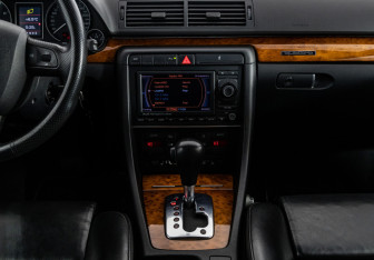 Подержанный автомобиль Audi S4 Sedan 2005 года (14 фото)