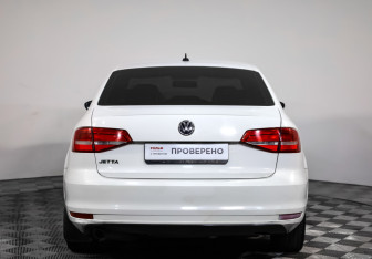 Подержанный автомобиль Volkswagen Jetta Sedan 2015 года (5 фото)