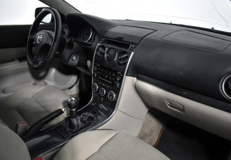 Подержанный автомобиль Mazda 6 Sedan 2005 года (13 фото)