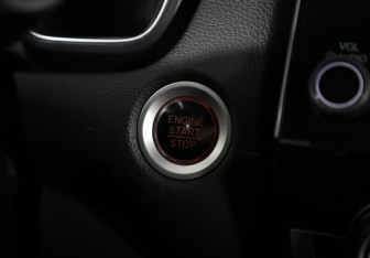 Подержанный автомобиль Honda CR-V 2018 года (14 фото)