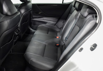 Подержанный автомобиль Lexus ES 2021 года (11 фото)