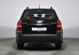Подержанный автомобиль Hyundai Tucson 2007 года (6 фото)