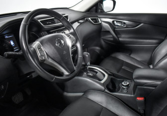 Подержанный автомобиль Nissan X-Trail 2016 года (9 фото)
