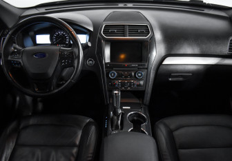 Подержанный автомобиль Ford Explorer 2016 года (16 фото)