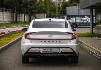 Подержанный автомобиль Hyundai Sonata 2021 года (7 фото)