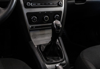 Подержанный автомобиль Skoda Octavia Liftback 2012 года (2 фото)