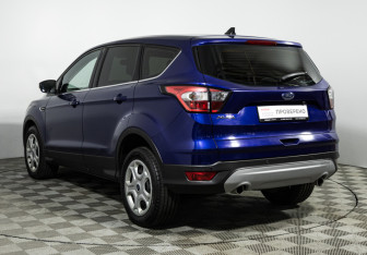 Подержанный автомобиль Ford Kuga 2016 года (7 фото)
