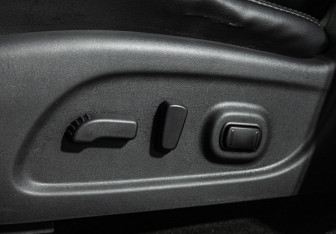 Подержанный автомобиль Nissan Pathfinder 2014 года (16 фото)