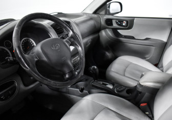 Подержанный автомобиль Hyundai Santa Fe 2010 года (9 фото)
