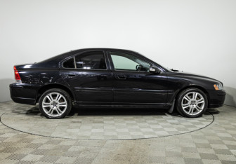 Подержанный автомобиль Volvo S60 2007 года (4 фото)
