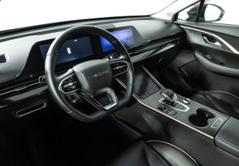 Подержанный автомобиль Omoda C5 2024 года (11 фото)