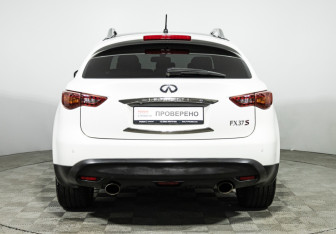 Подержанный автомобиль Infiniti FX 2010 года (6 фото)