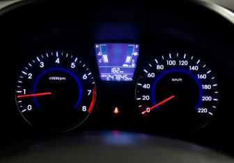 Подержанный автомобиль Hyundai Solaris Hatchback 2013 года (17 фото)