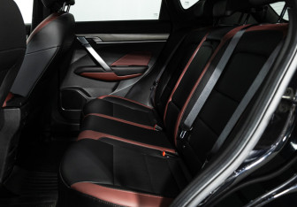 Подержанный автомобиль Geely Coolray 2023 года (10 фото)