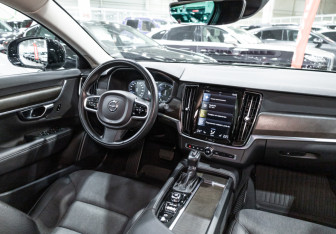 Подержанный автомобиль Volvo V90 Cross Country 2019 года (14 фото)