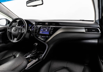Подержанный автомобиль Toyota Camry Sedan 2020 года (11 фото)