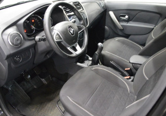 Подержанный автомобиль Renault Sandero 2020 года (10 фото)