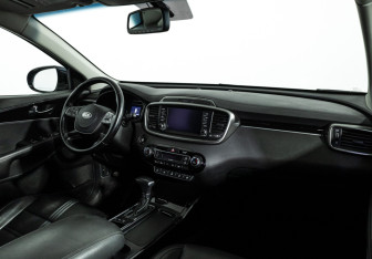 Подержанный автомобиль Kia Sorento 2018 года (9 фото)