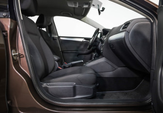Подержанный автомобиль Volkswagen Jetta Sedan 2017 года (17 фото)