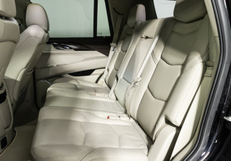 Подержанный автомобиль Cadillac Escalade Suv 2016 года (10 фото)