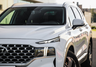 Подержанный автомобиль Hyundai Santa Fe 2021 года (2 фото)
