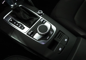 Подержанный автомобиль Audi A3 Sedan 2018 года (16 фото)