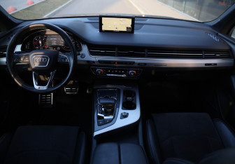 Подержанный автомобиль Audi Q7 2017 года (11 фото)