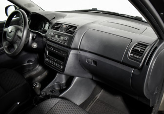 Подержанный автомобиль Skoda Fabia Wagon 2012 года (13 фото)