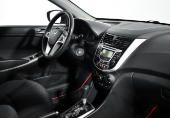 Подержанный автомобиль Hyundai Solaris Sedan 2011 года (13 фото)